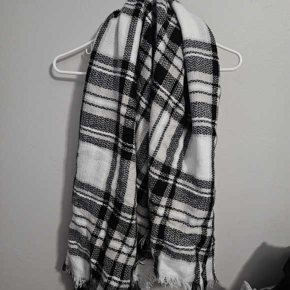 Scarf - Picture 1 of 1